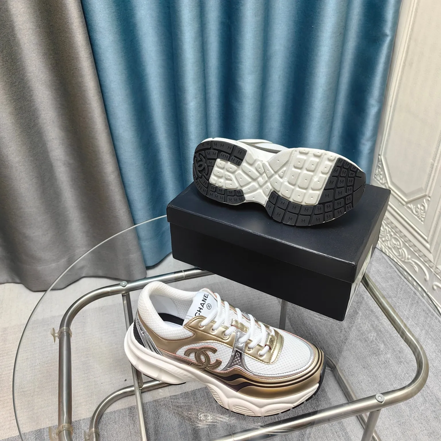 p680🐮🐮Chanel Chanel dad shoes, men and women couples - 2025 counter top casual sports shoes This classic design; the upper is electro-embroidered with a variety of techniques; the outsole is fashionable and sporty; it is unusual to incorporate a variety of color matching elements... The diversified mix and match is very beautiful and versatile, casual, fashionable, sports and outdoor can be taken into account... ꫛꫀꪝ Go➫ Material: ❶Upper is made of: Original imported first-layer silk cowhide + original waterproof cloth + original first-layer cowhide ❷Inner lining: original sheep lining + mesh ❸Outsole based on: original TPU combination outsole Special counter boutique packaging complete set for women 35–41